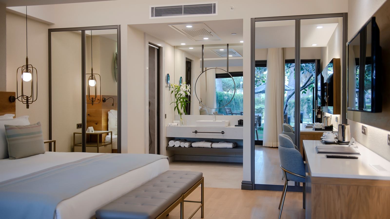 rooms-deluxe-private-garden-room