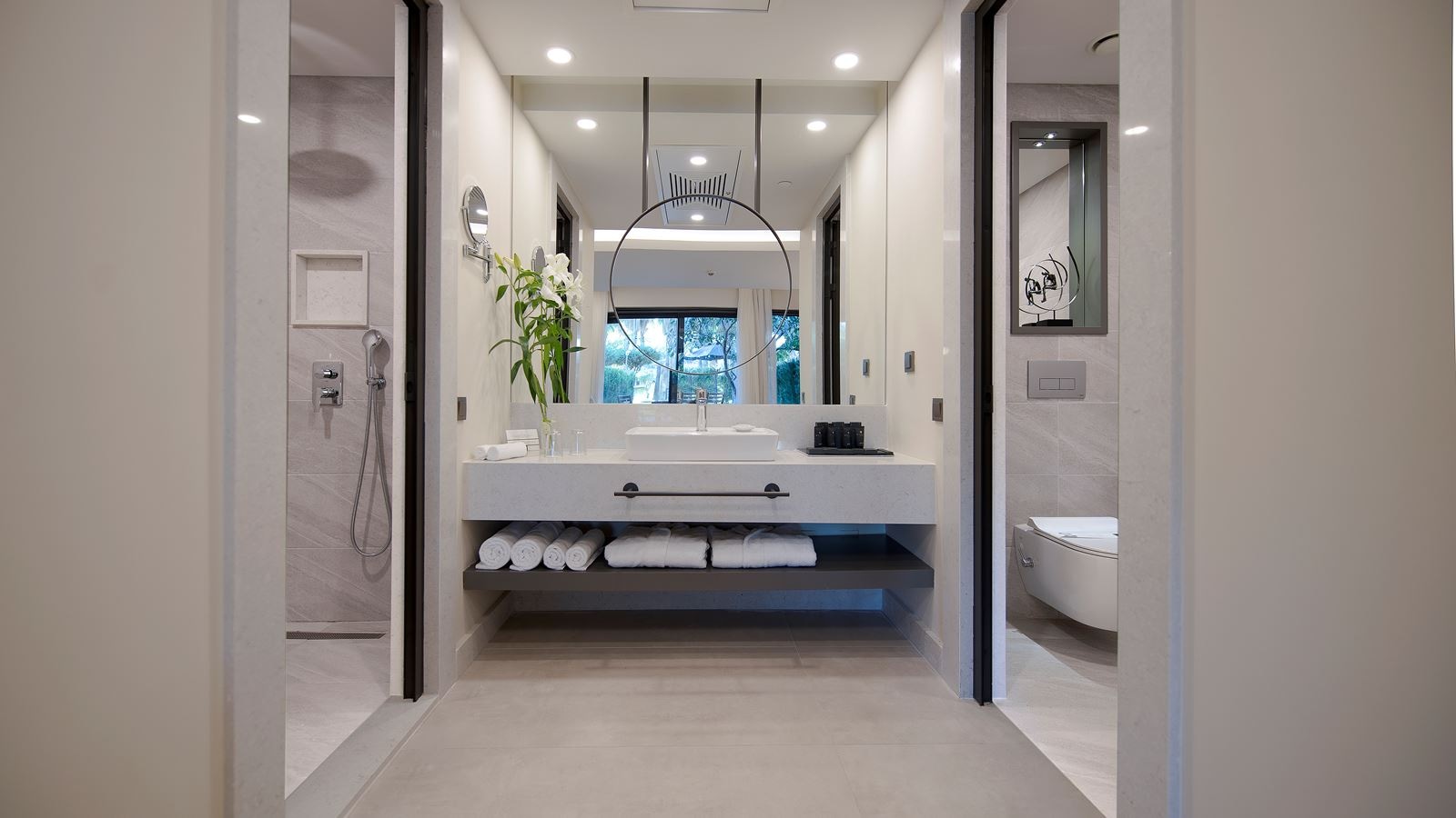 rooms-deluxe-private-garden-room