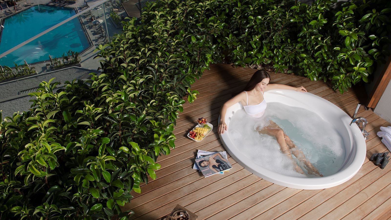 rooms-deluxe-terrace--jakuzzi-room