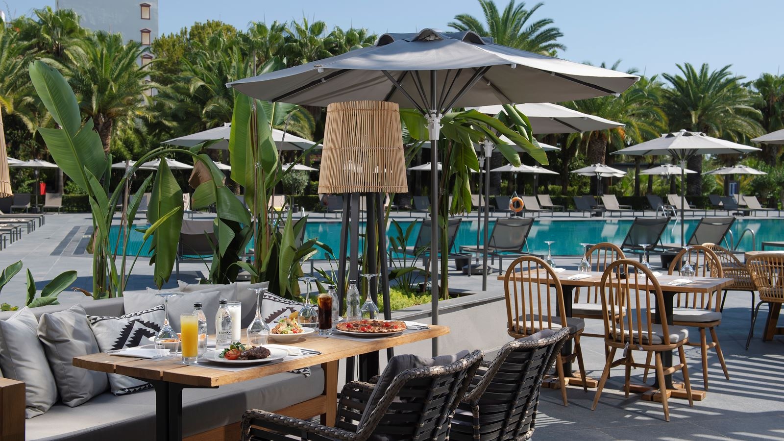 bars-cafe-del-mar-pool-bar