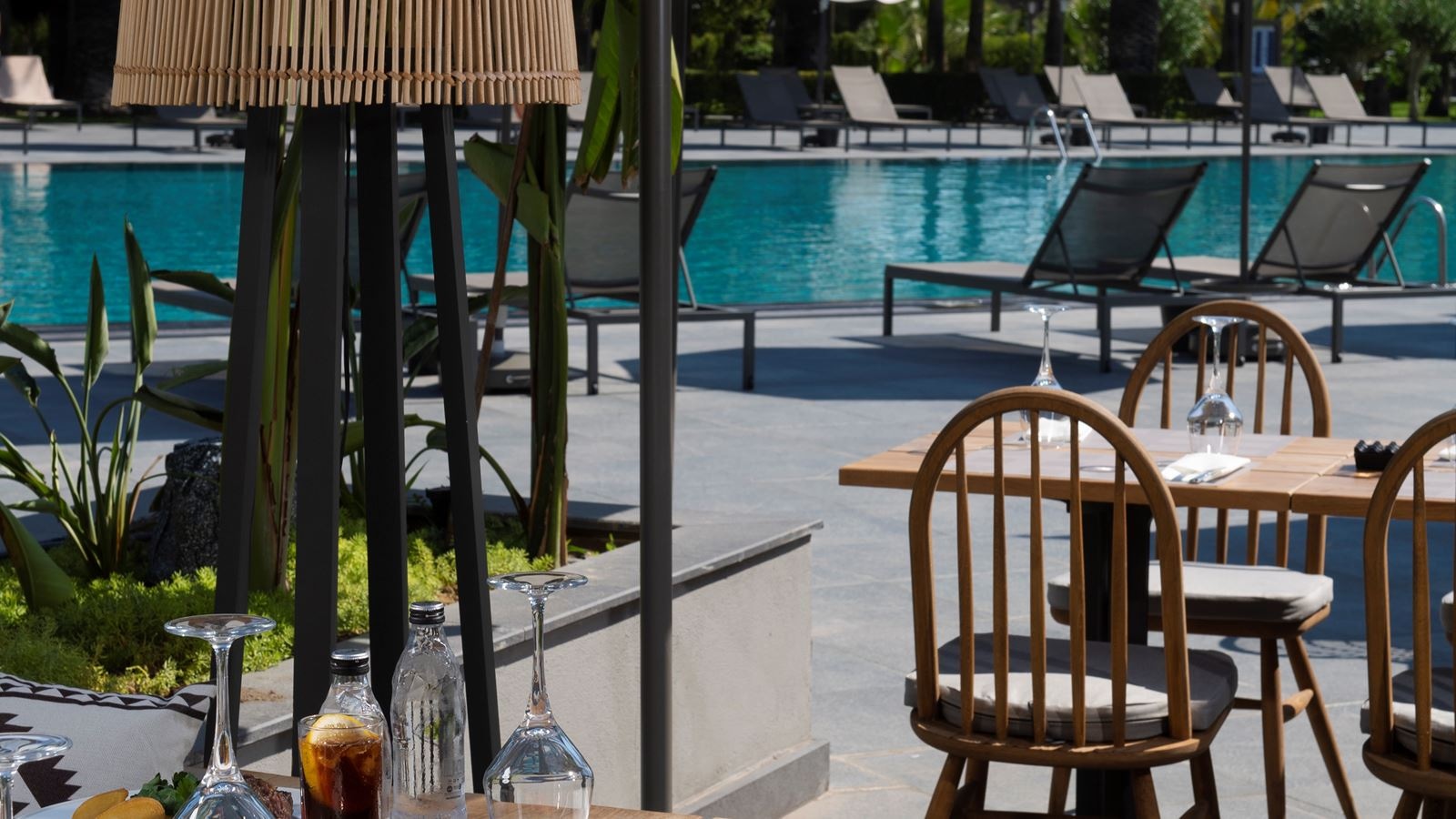 bars-cafe-del-mar-pool-bar