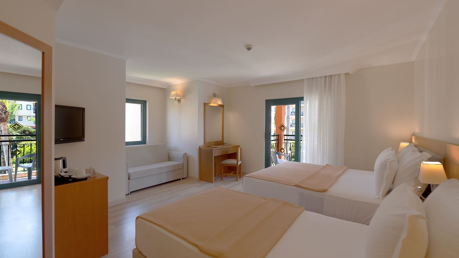 rooms-family-garden-building