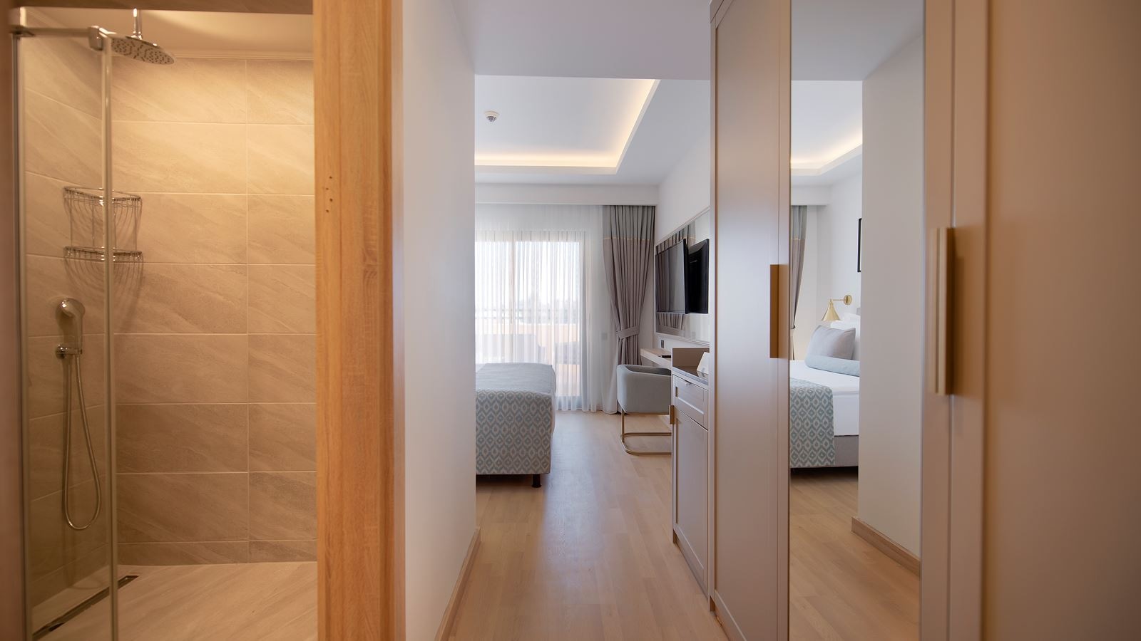 rooms-suit-room-land-view