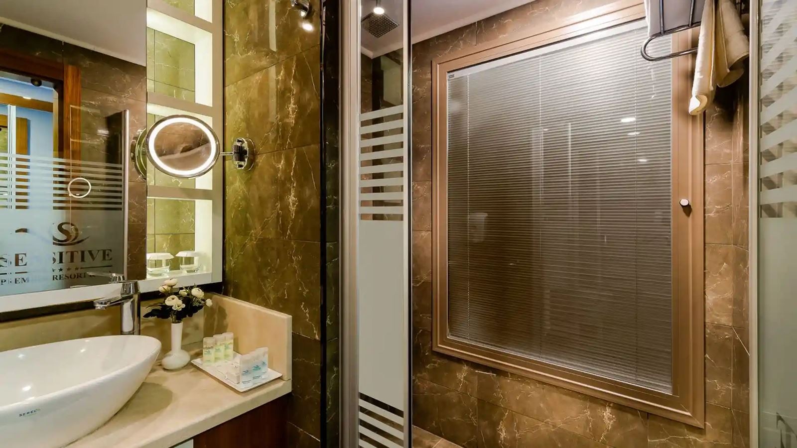 rooms-standard-room-side-sea-view