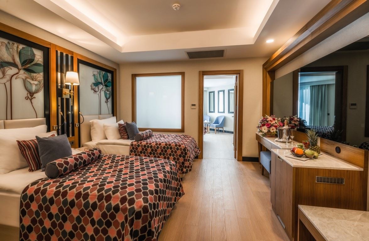 rooms-family-room-land-view