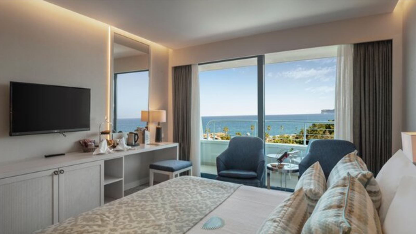rooms-main-building-comfort-standard-room-sea-view