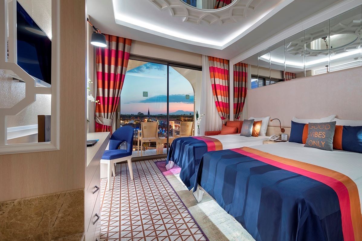 rooms-standard-room-pool-side