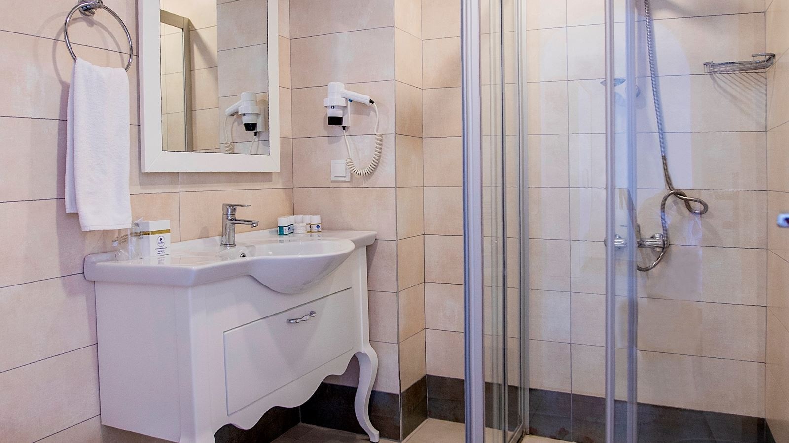 rooms-family-deluxe-room