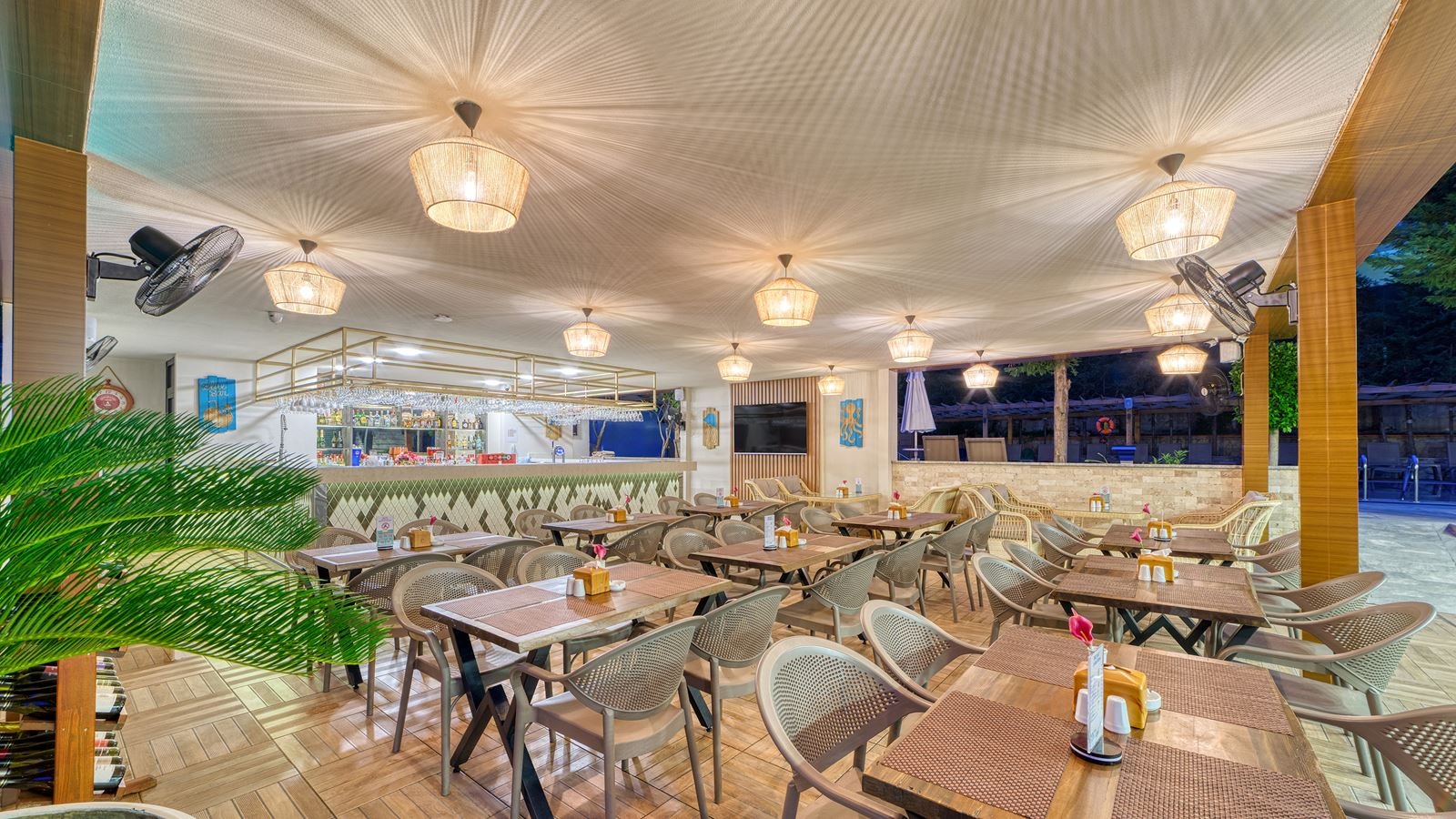 bars-new-blue-pool-bar