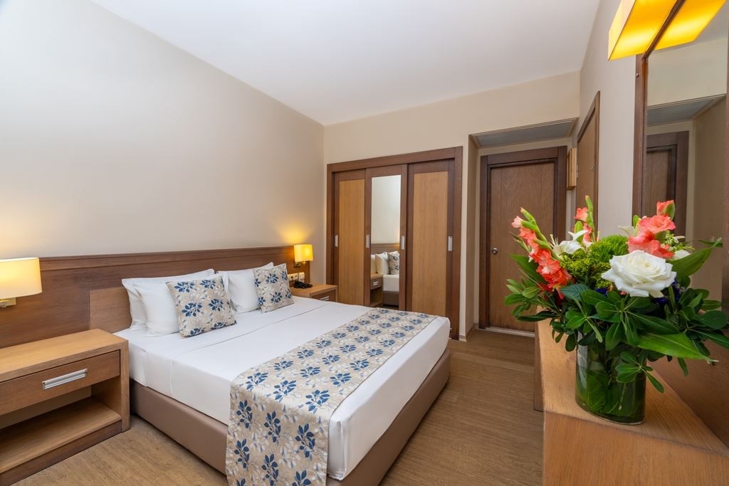 rooms-family-2-bedrooms-bungalow-garden-view