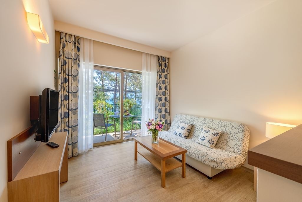 rooms-family-2-bedrooms-bungalow-garden-view