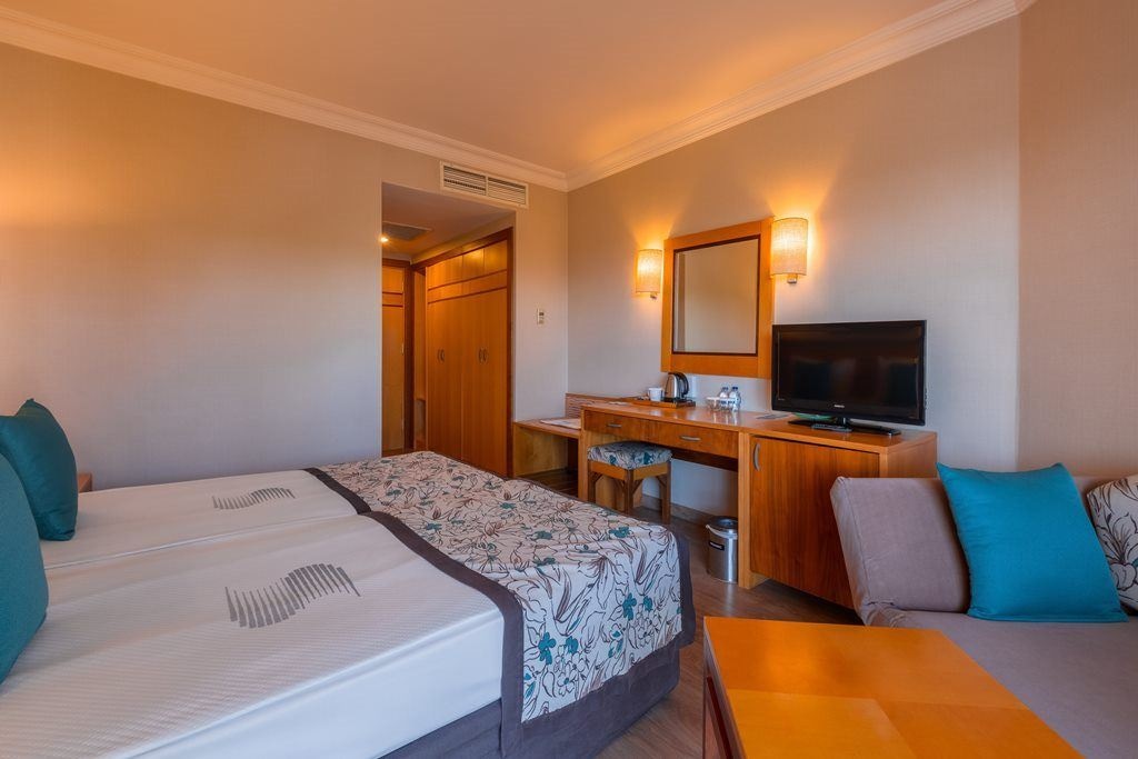 rooms-standard-room-side-sea-view-with-balcony