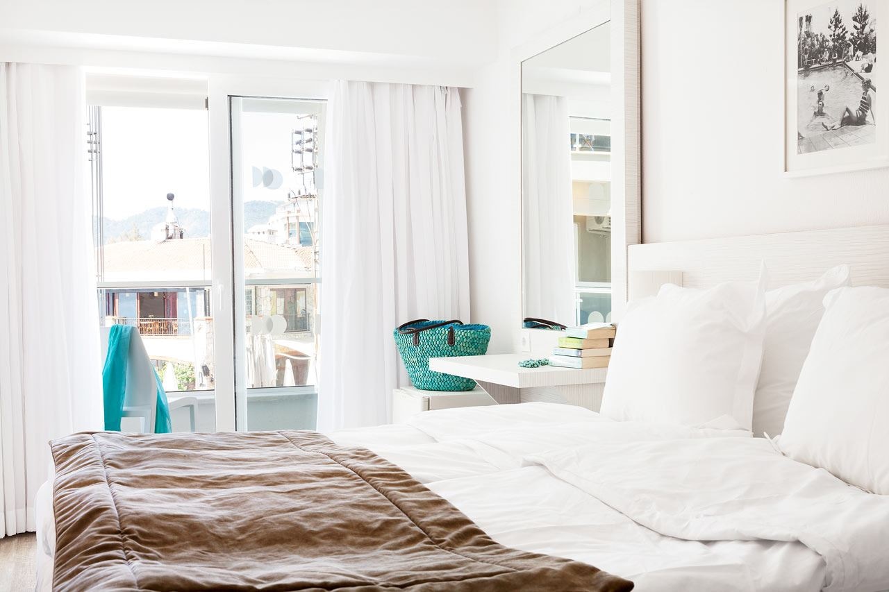 rooms-standard-room-side-sea-view