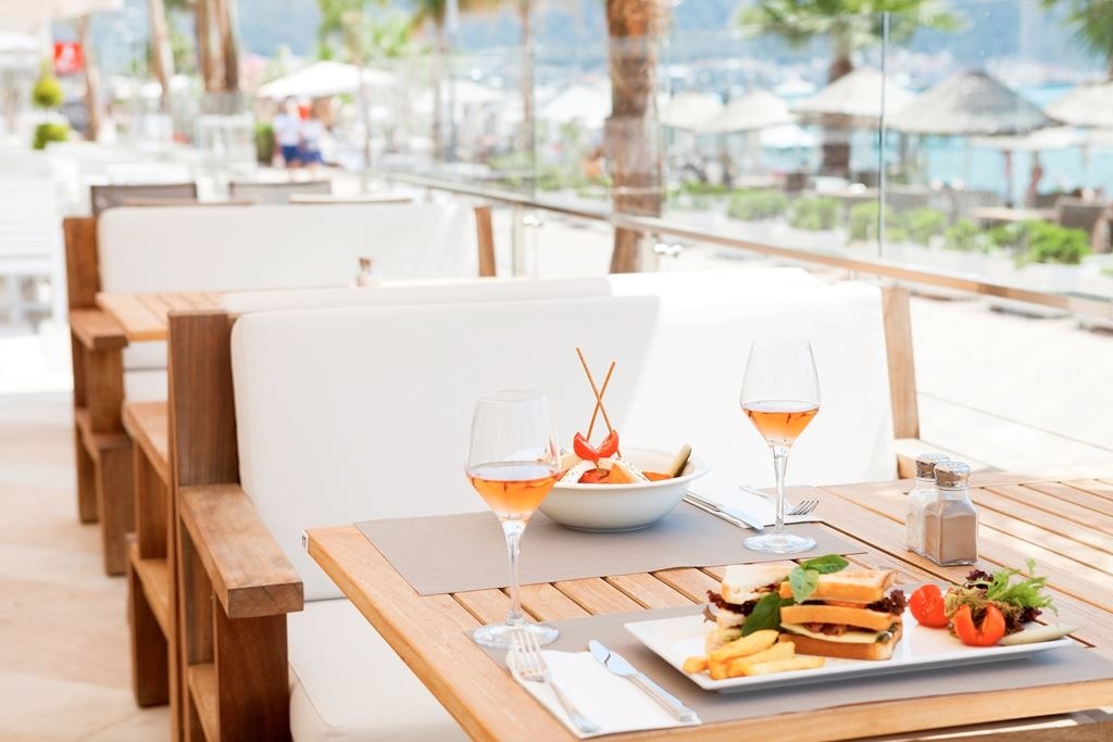 restaurants-main-restaurant-bar