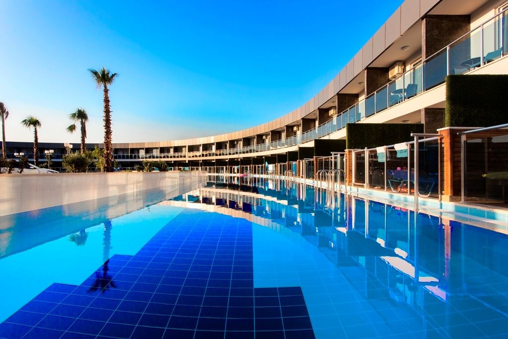 rooms-swim-up-3-rooms