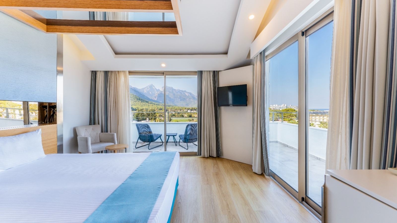 rooms-love-suite--main-building-annex-building