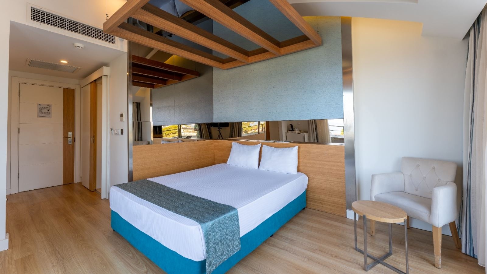 rooms-love-suite--main-building-annex-building