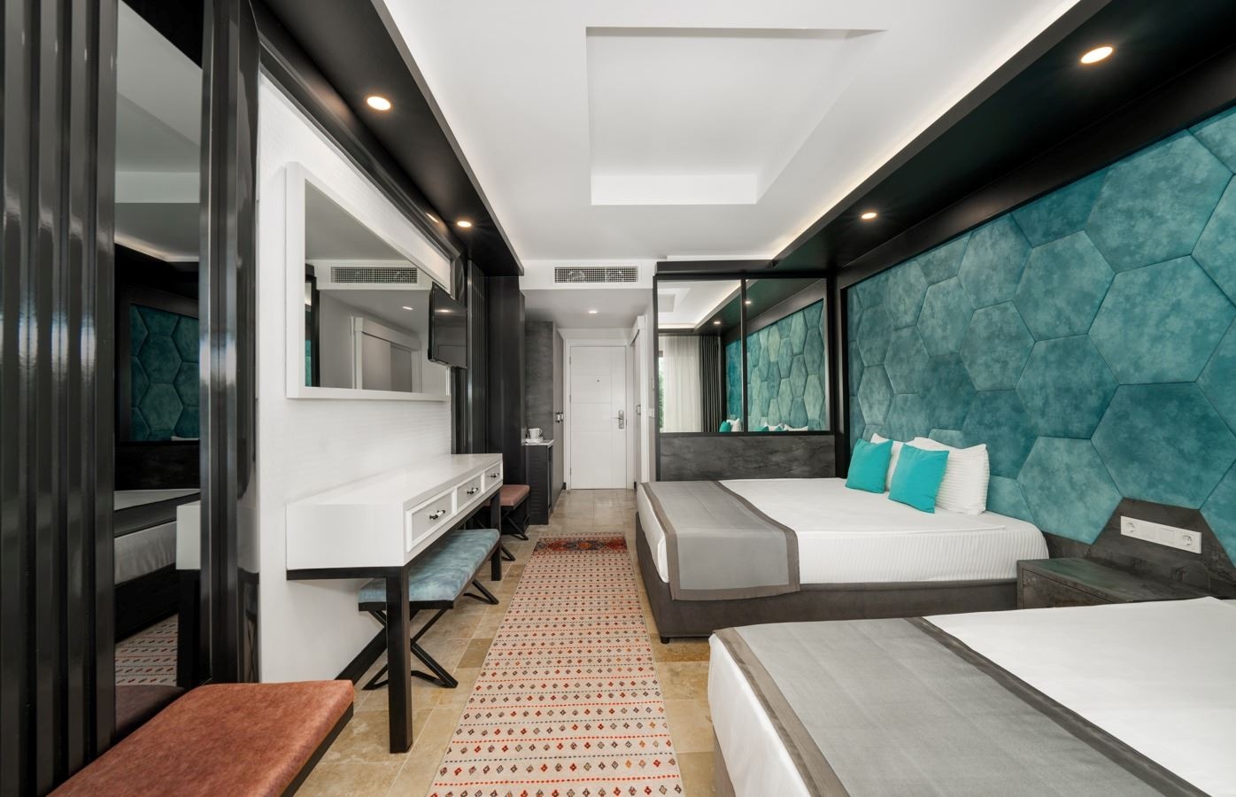 rooms-swim-up-room--main-building