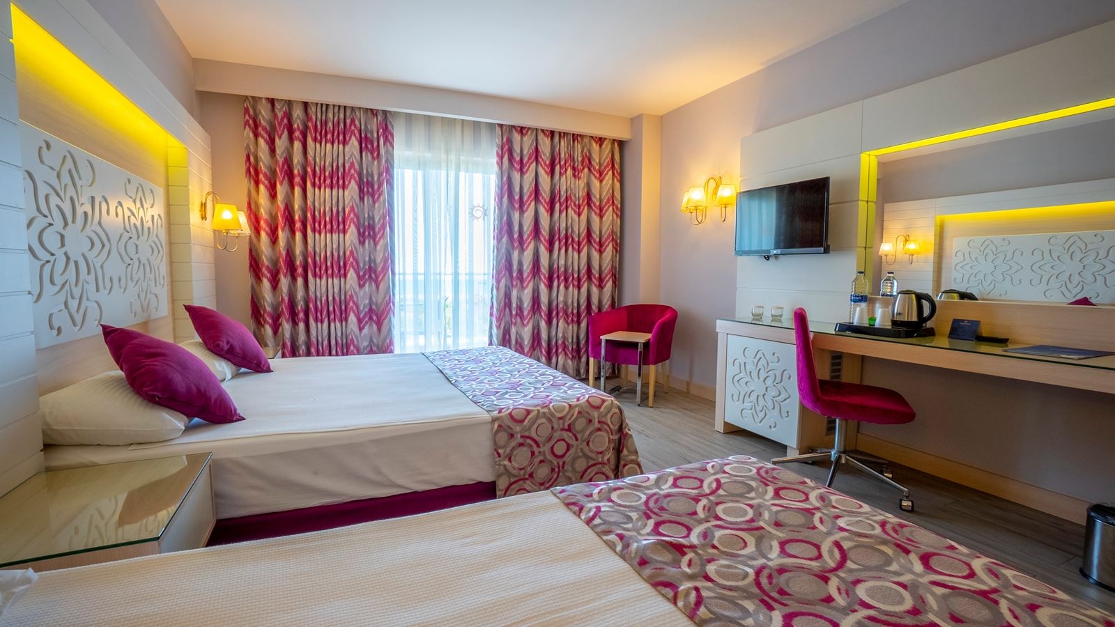 rooms-standard-room-sea-view-with-balcony