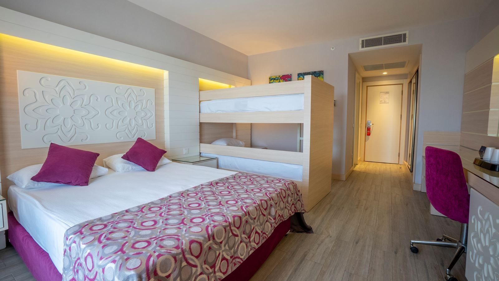 rooms-standard-room-bunkbed-side-sea-view