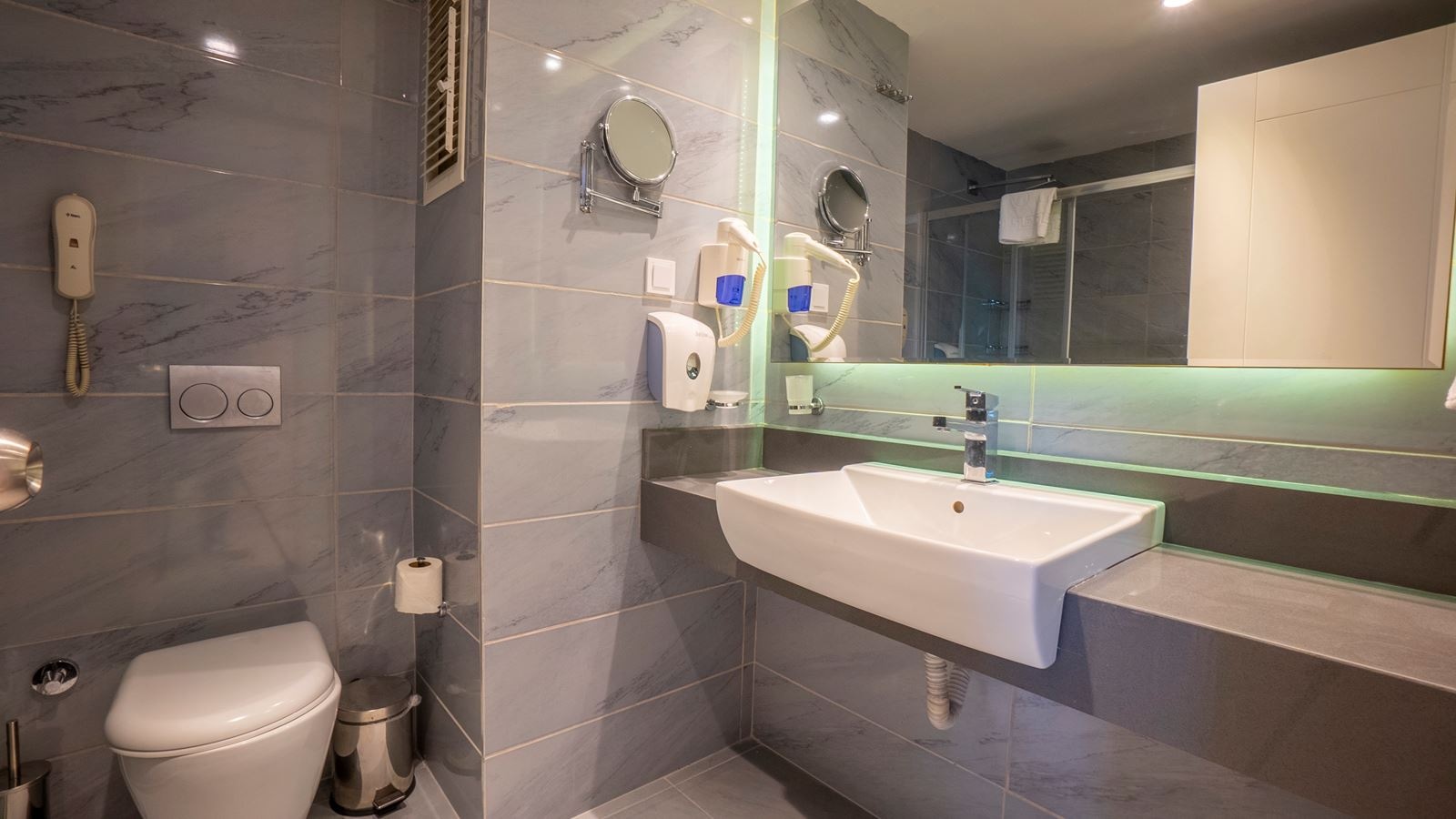 rooms-standard-room-bunkbed-land-view