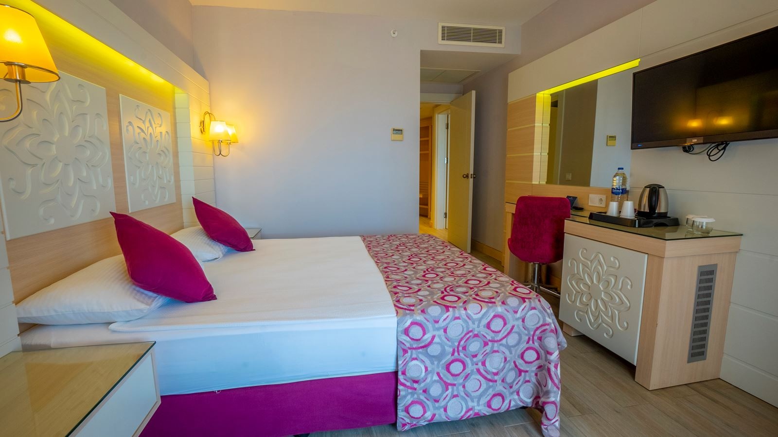 rooms-family-room-2-bedrooms-land-view