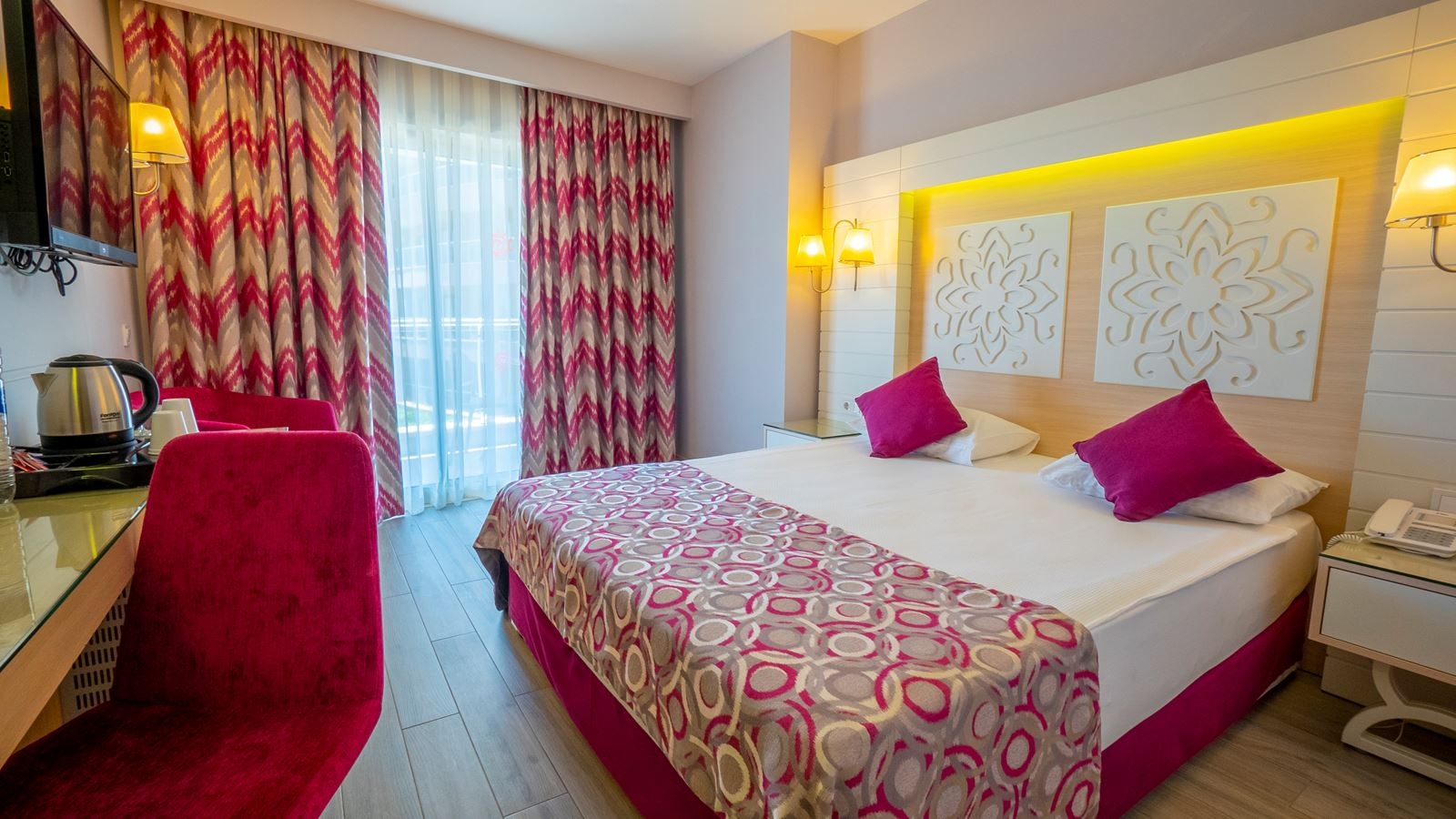 rooms-family-room-2-bedrooms-land-view