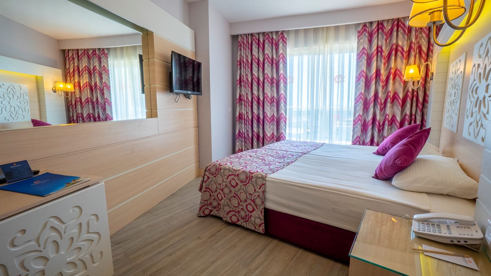 rooms-family-room-2-bedrooms-land-view