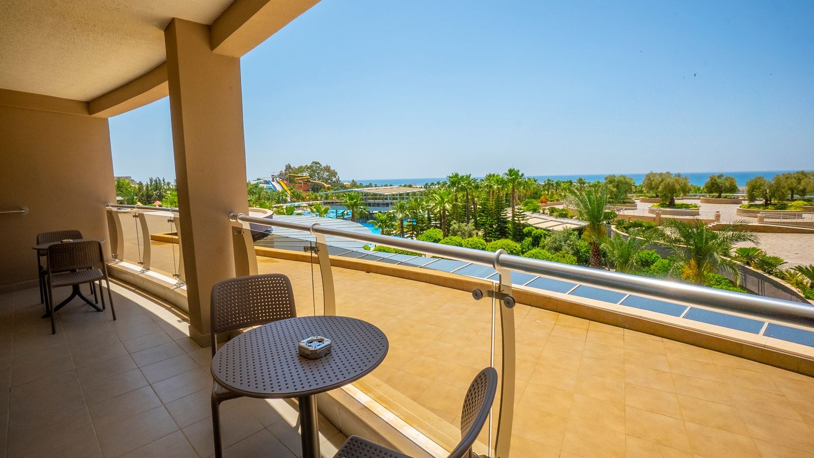 rooms-family-room-2-bedrooms-sea-view