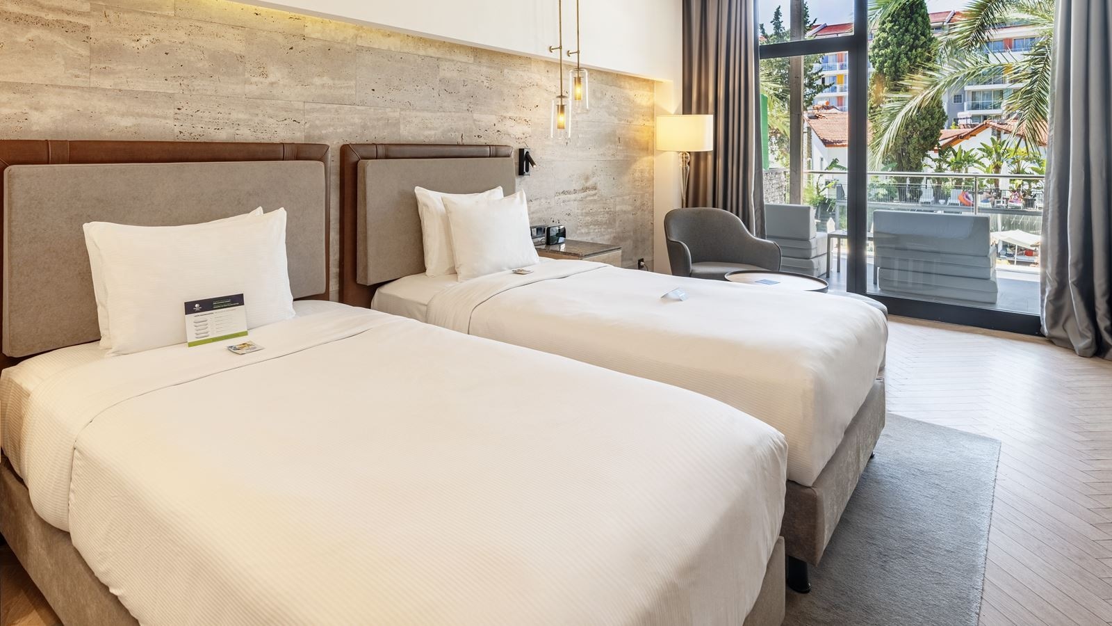 rooms-deluxe-room-land-view