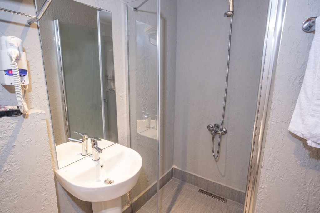 rooms-family-room-1-bedroom