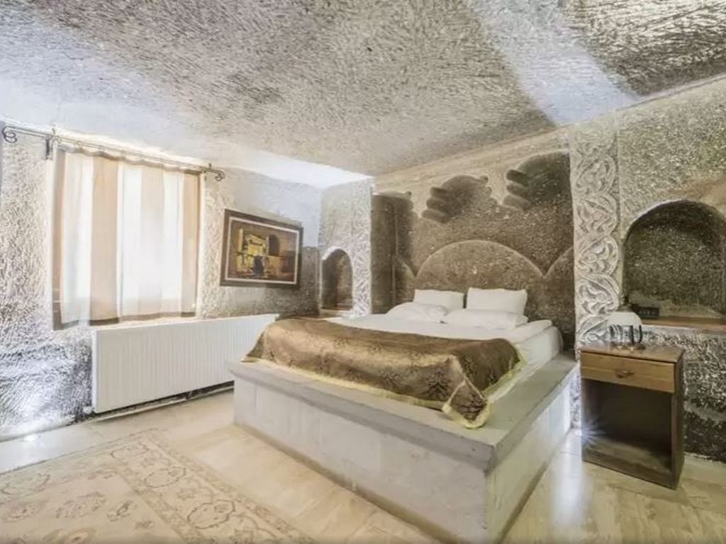 rooms-standard-stone-room