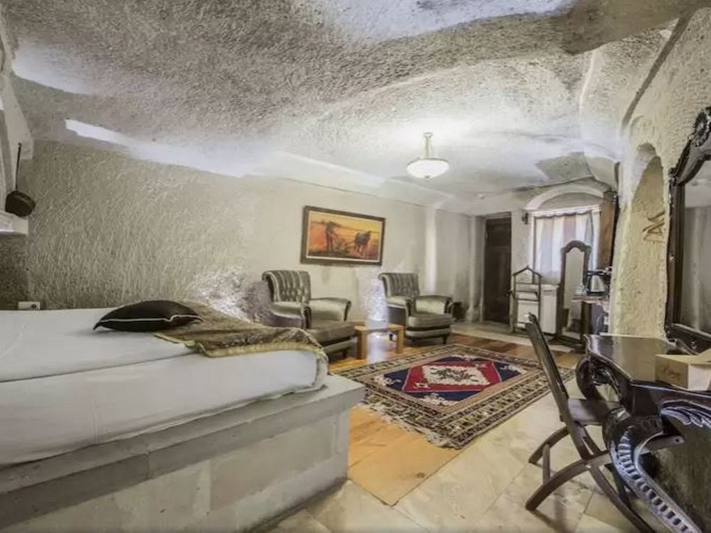 rooms-standard-stone-room