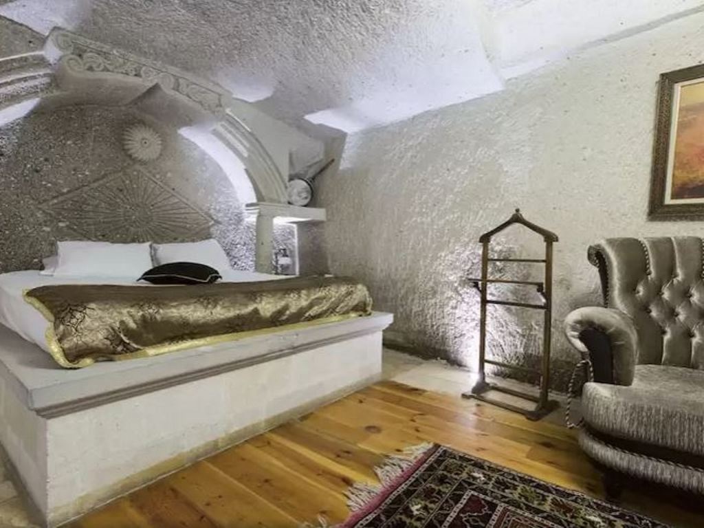 rooms-standard-stone-room