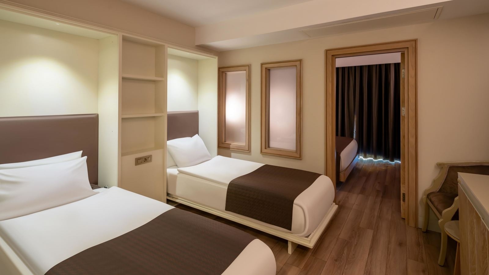 rooms-deluxe-family-garden-room