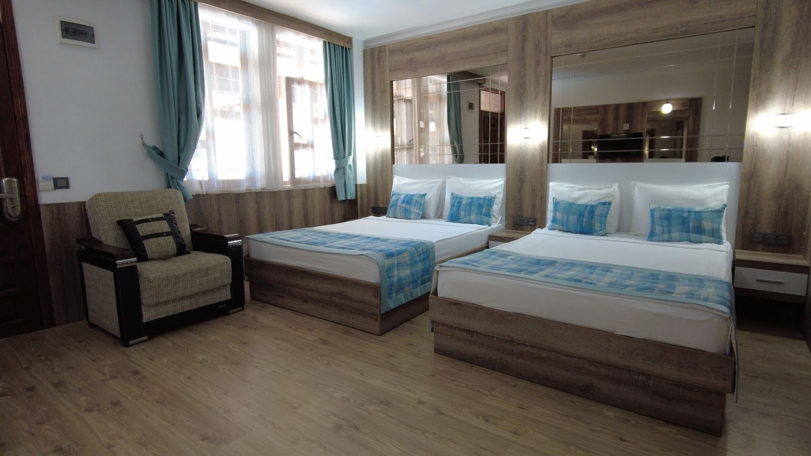 rooms-superior-room