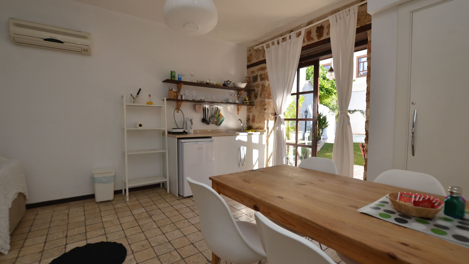 rooms-apart-room-with-kitchen