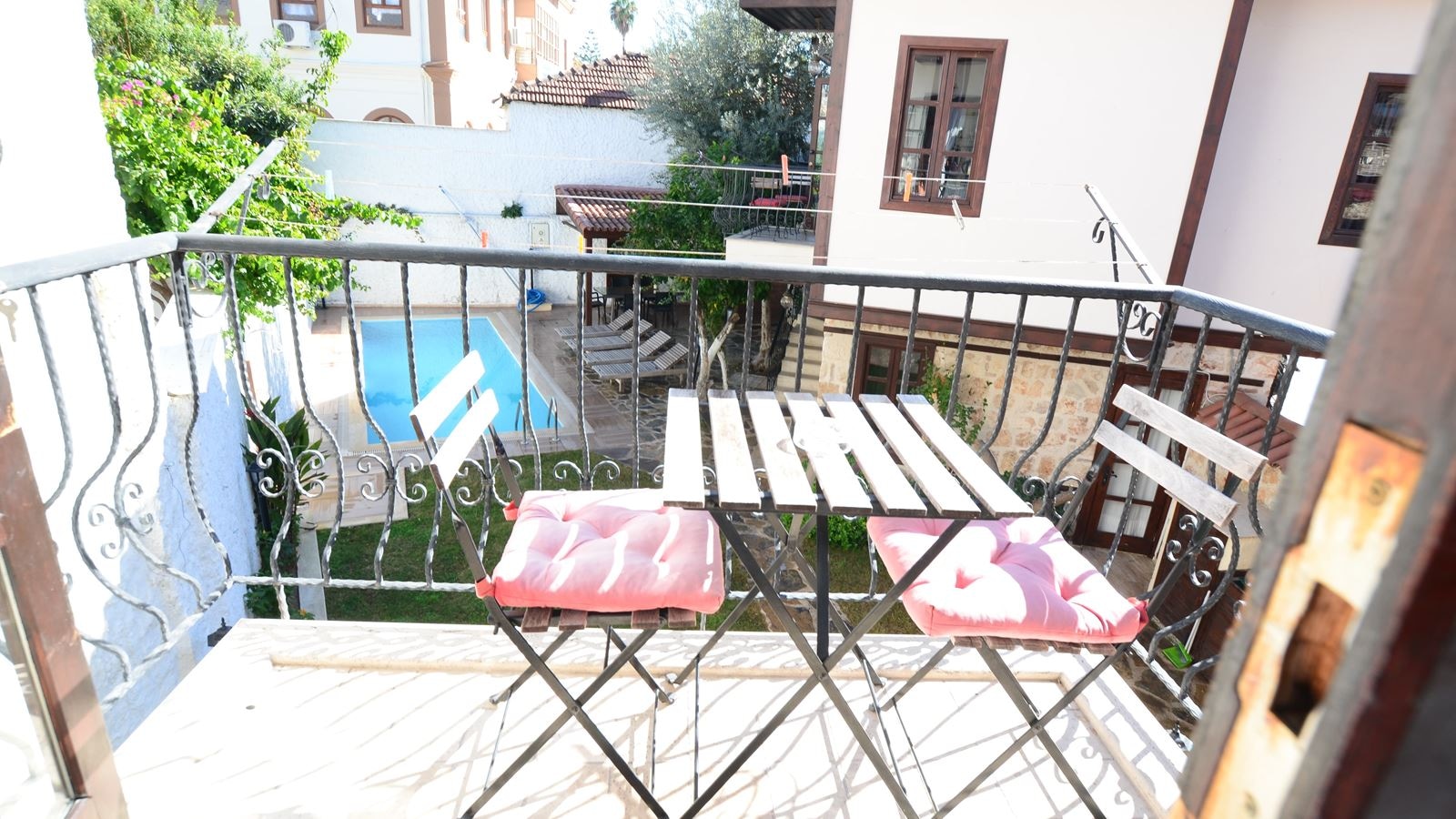 rooms-apart-room-with-kitchen