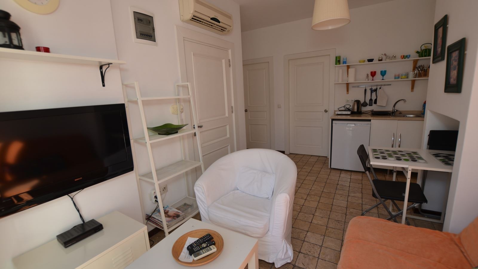 rooms-apart-room-with-kitchen