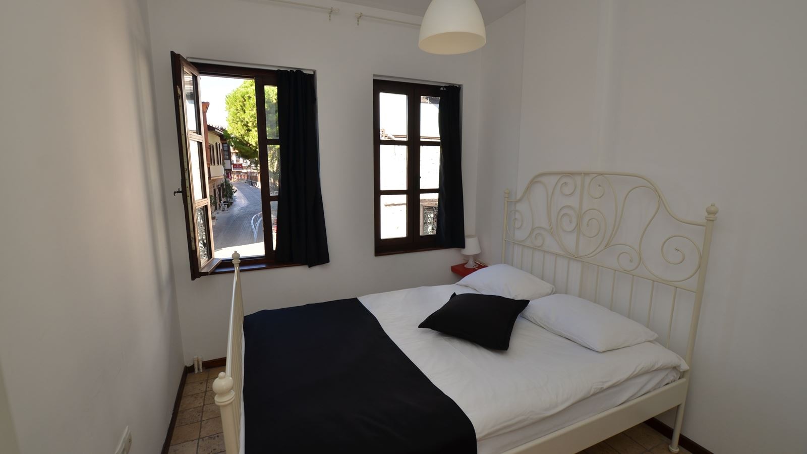 rooms-apart-room-with-kitchen