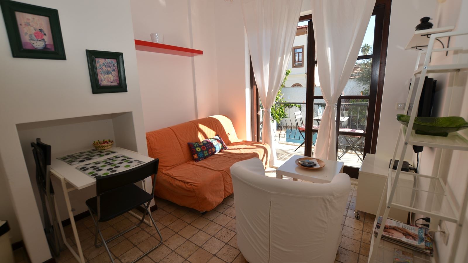 rooms-apart-room-with-kitchen