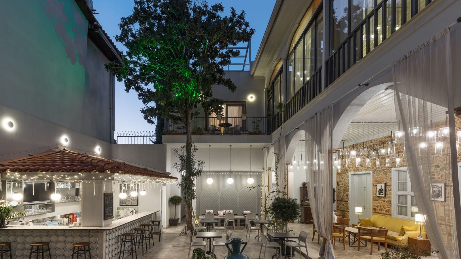 bars-delight-deluxe-lobby-bar