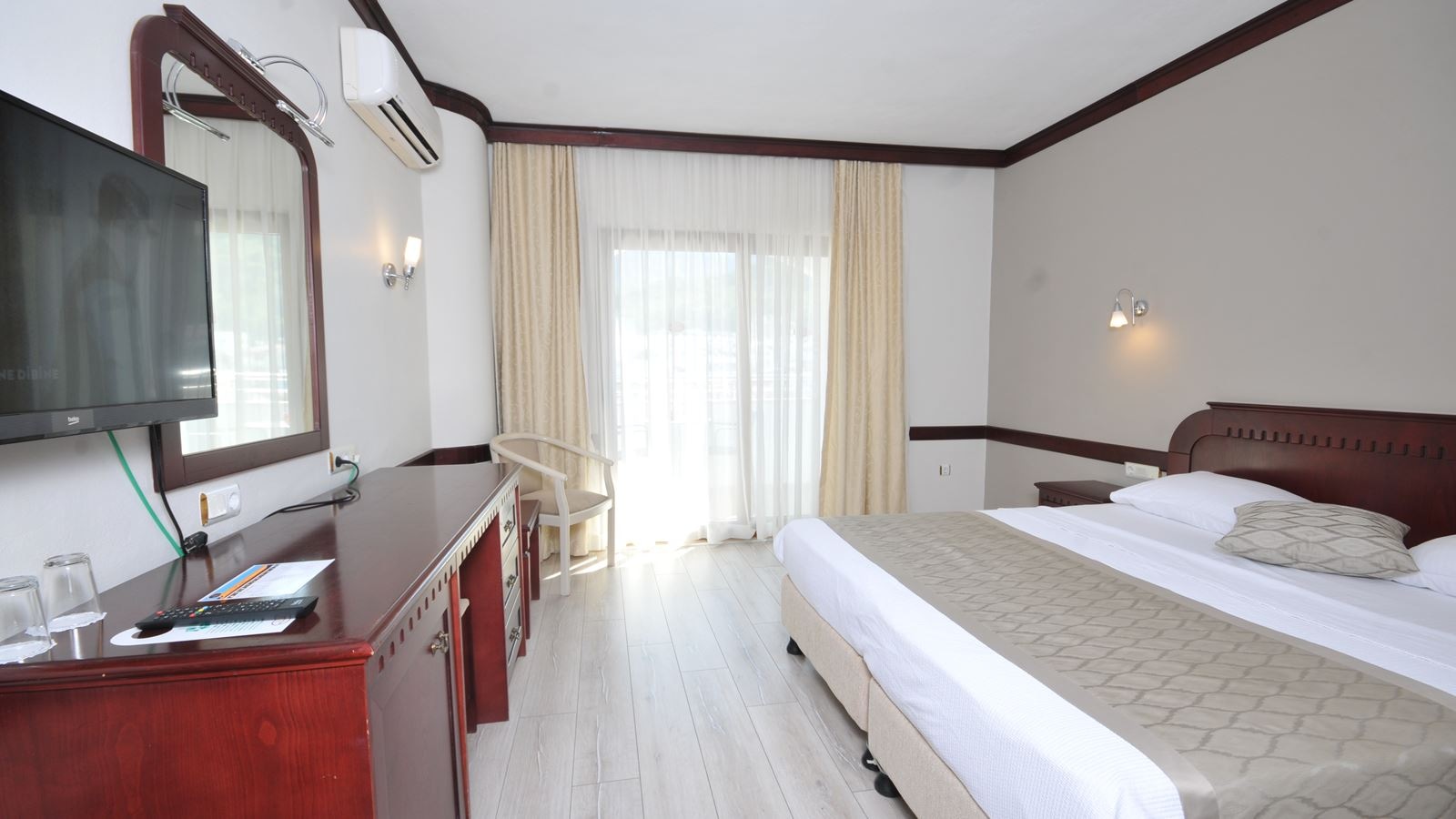 rooms-standard-room-land-view