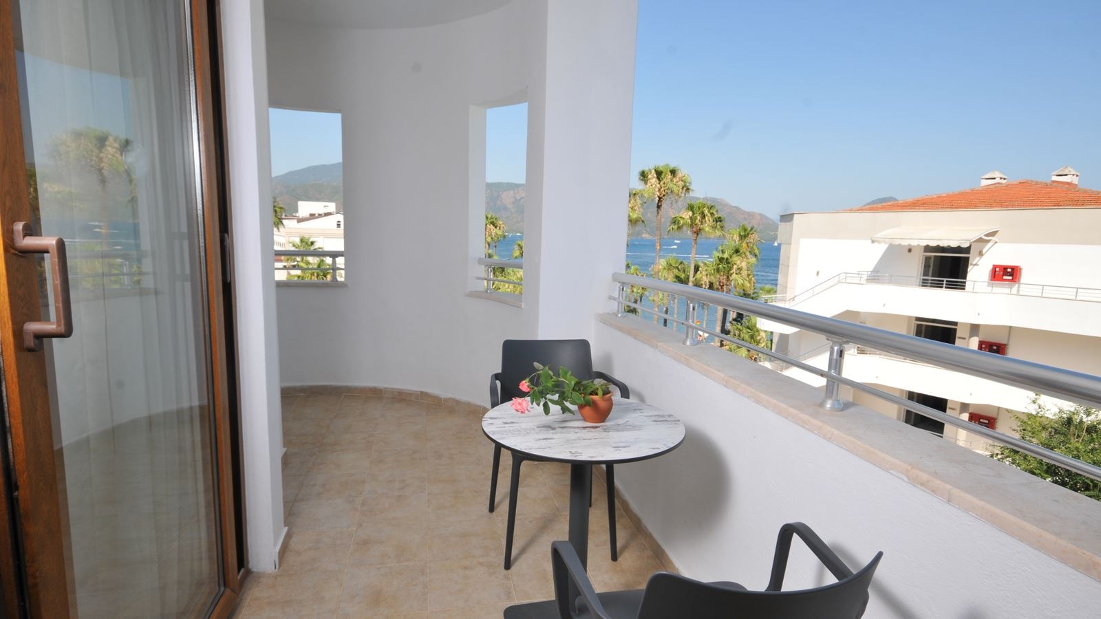 rooms-standard-room-land-view