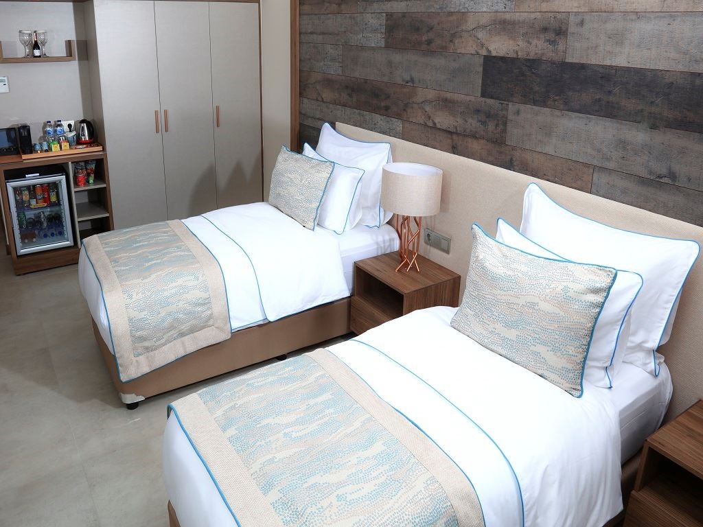 rooms-superior-landview-room