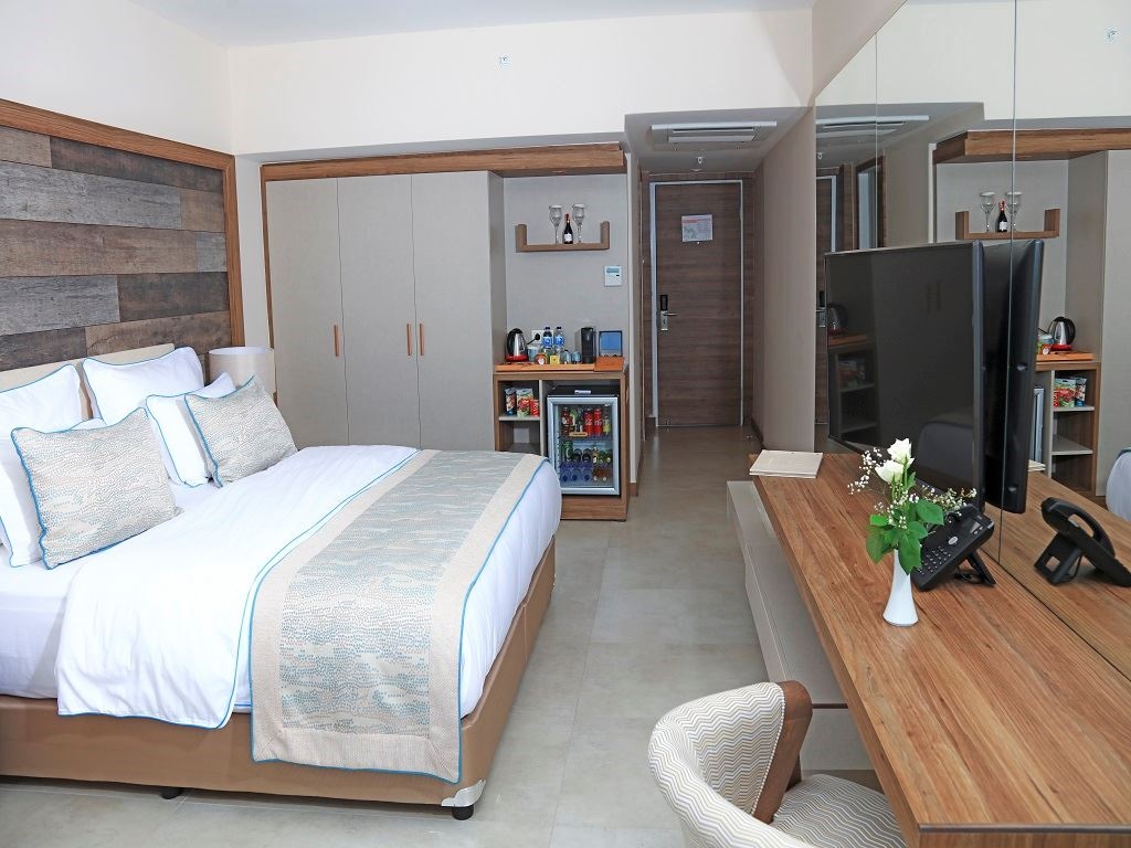 rooms-superior-landview-room