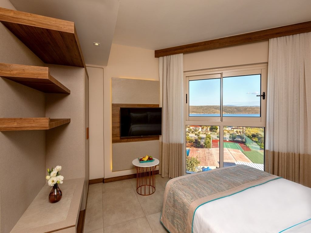 rooms-superior-sideseaview-room