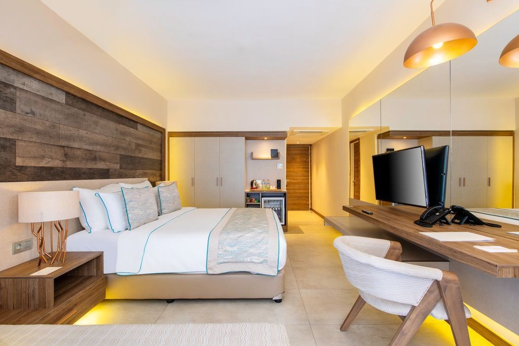 rooms-superior-landview-room