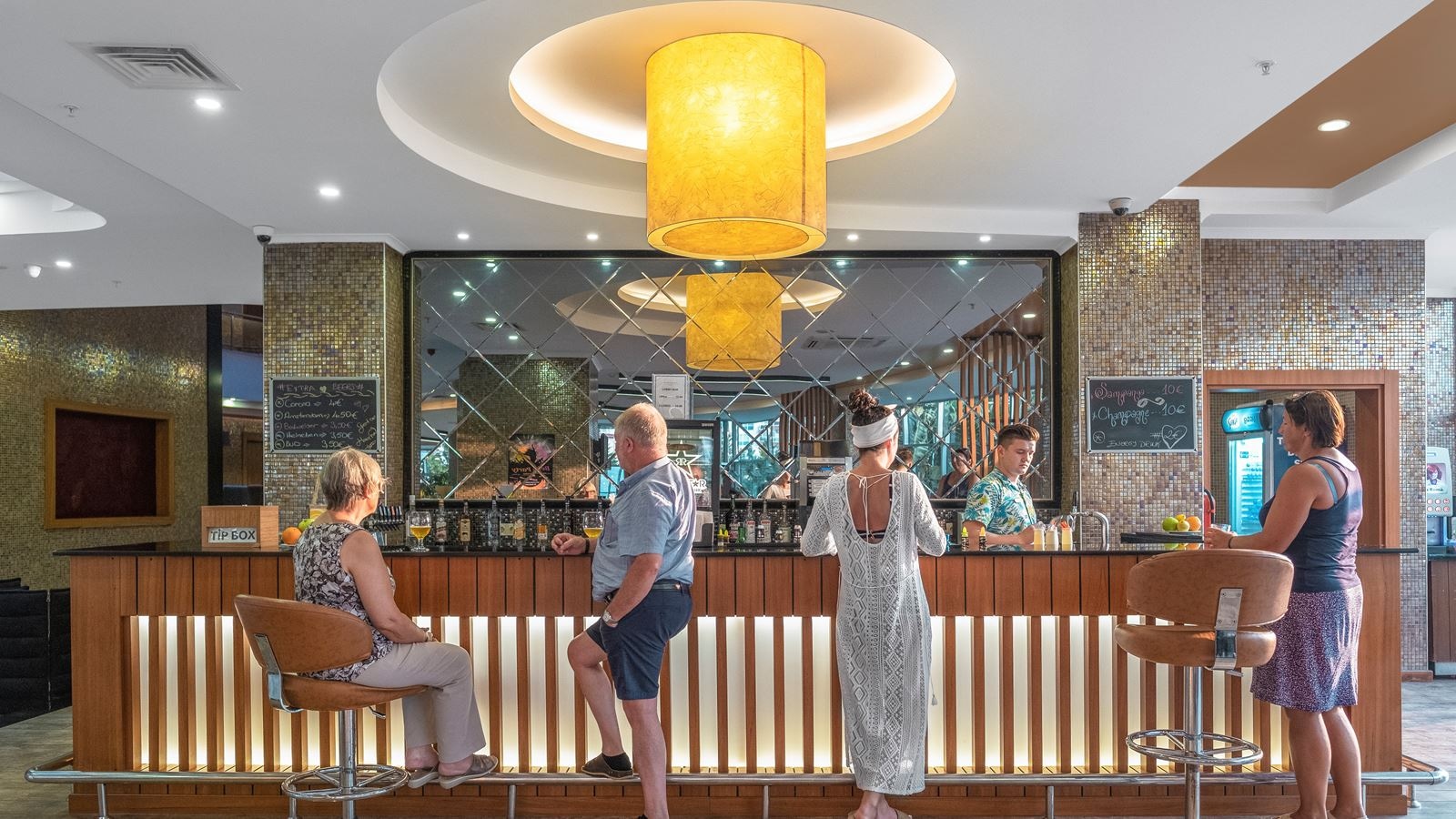 bars-looby-bar