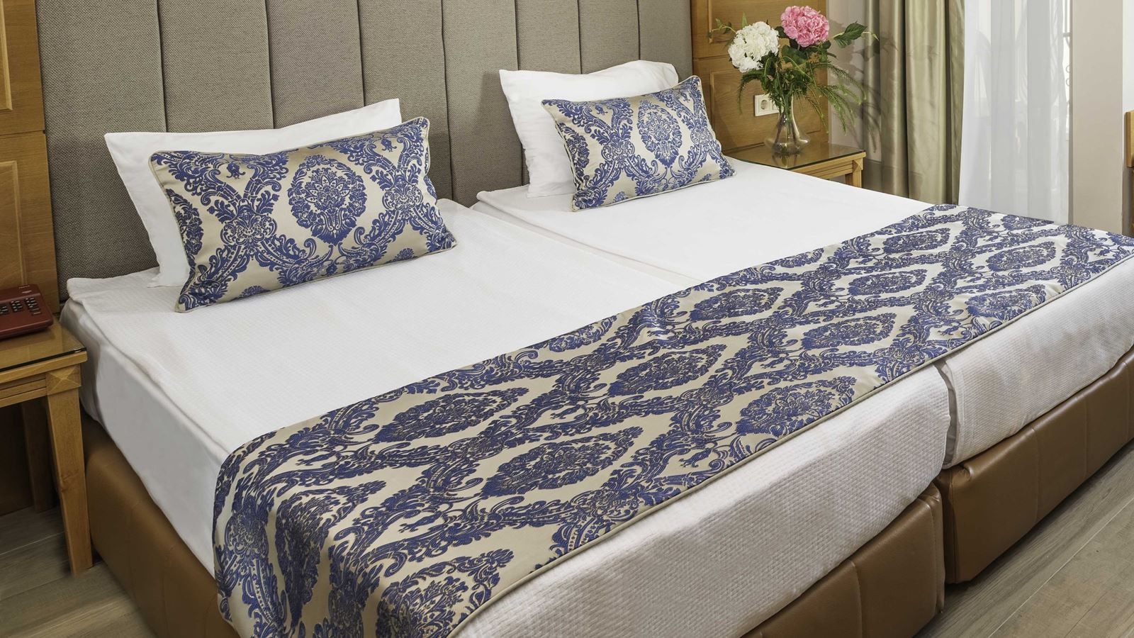 rooms-standard-room-land-view